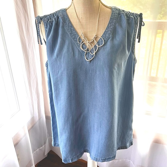 J. Jill Denim Top Sleeveless Popover Chambray 100% Tencel Size Medium NWT - Picture 2 of 12
